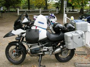 Tank box allows bike to lock up.jpg